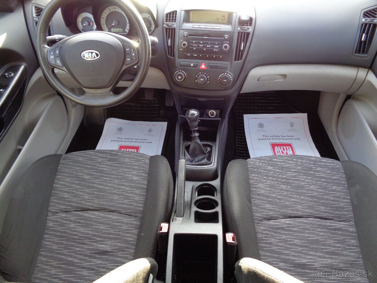 KIA Cee’d 1.6 CRDi VGT LX - 10