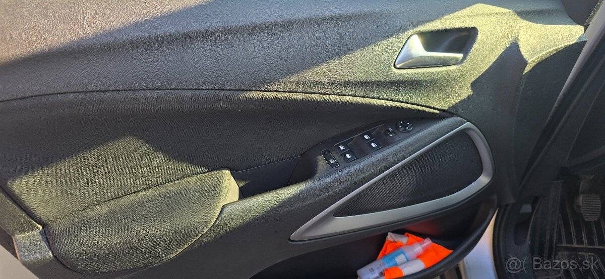 Opel Crossland X - 10