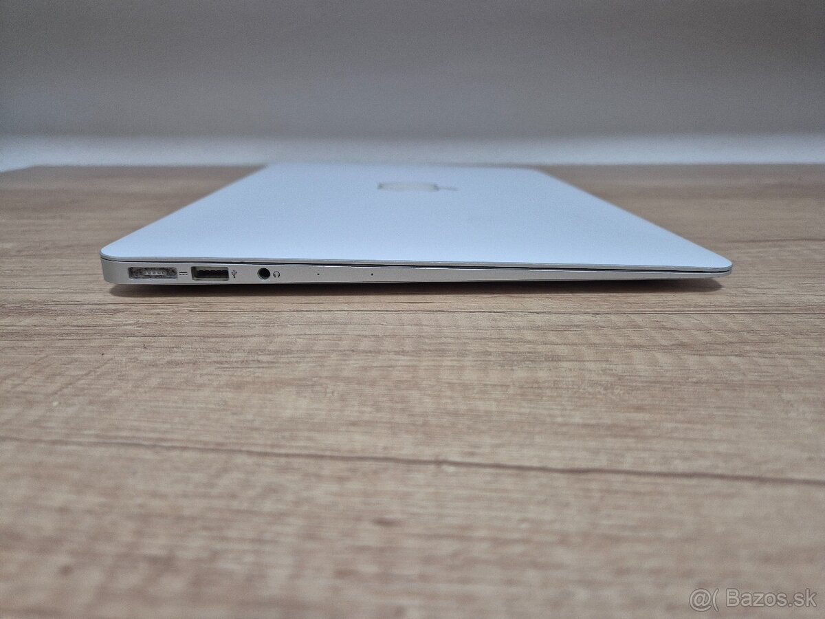 MacBook Air (13-inch, 2015) /Intel Core i5/4GB RAM/128GB SSD - 10