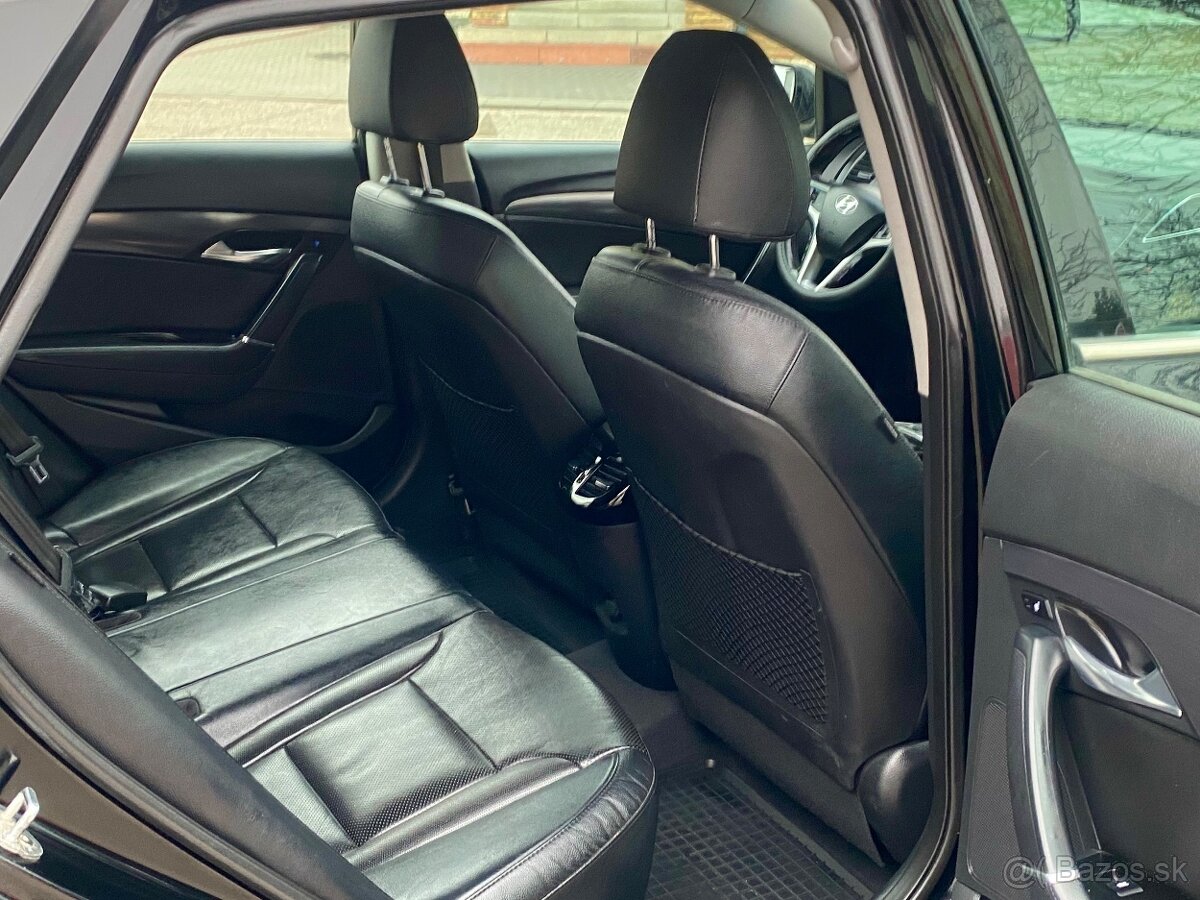 Predám Hyundai i40 SPORT CW(KOMBI) 1.7 CRDi R.V 2013 Kup SR - 10