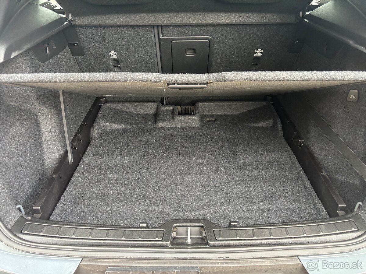 Volvo XC40 B4 2,0 benzín 4X4 - 10