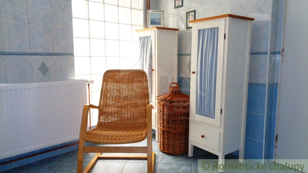 Útulný rodinný dom alebo chalupa v malebnej dedine Divín - 10