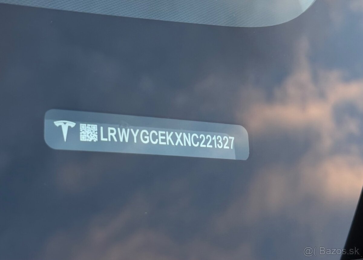 Tesla Model Y Dual Long Range AWD SK ŠPZ - 10