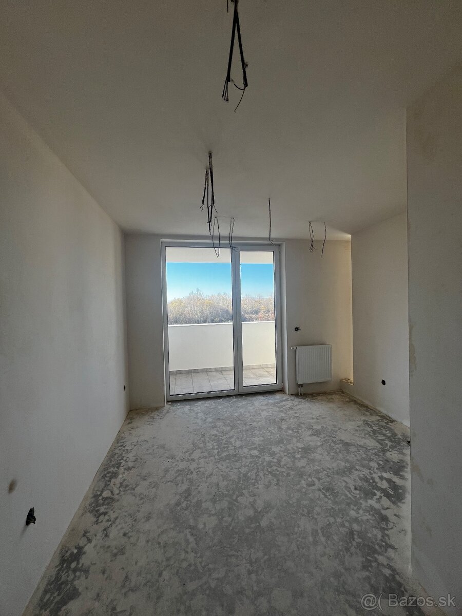 SIMI real - novostavba- 3 izbový byt s lódžiou s každej izby - 10