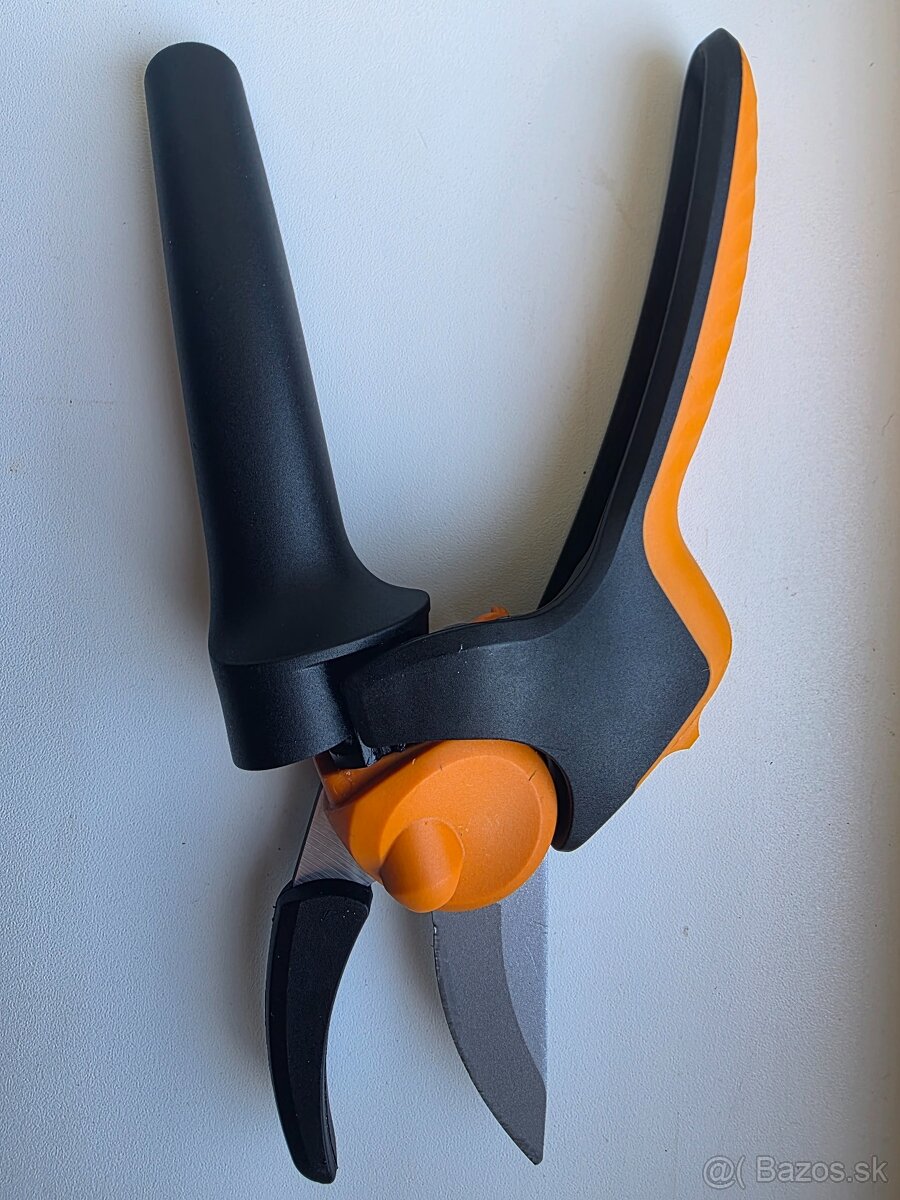 Nožnice fiskars. - 10