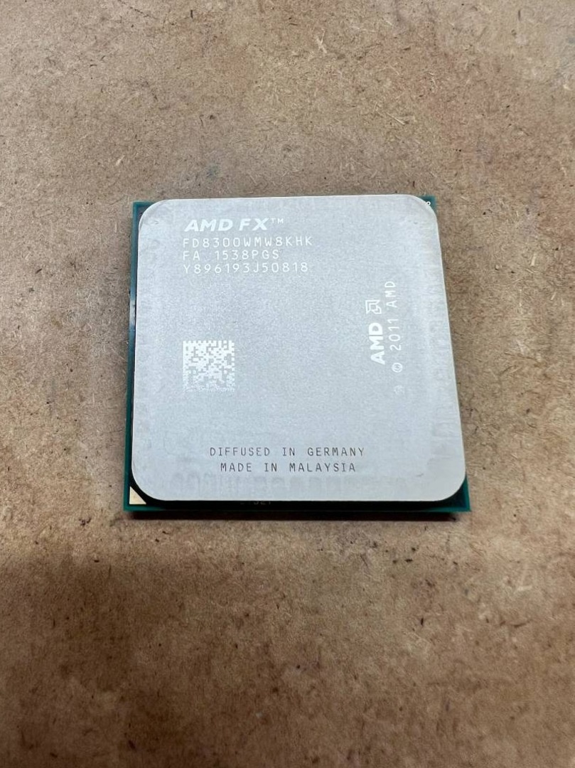 Predám procesory G3250 / i3-2100 / Xeon / i3-4130 - 10