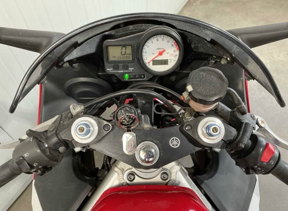Yamaha YZF-R6 - 10
