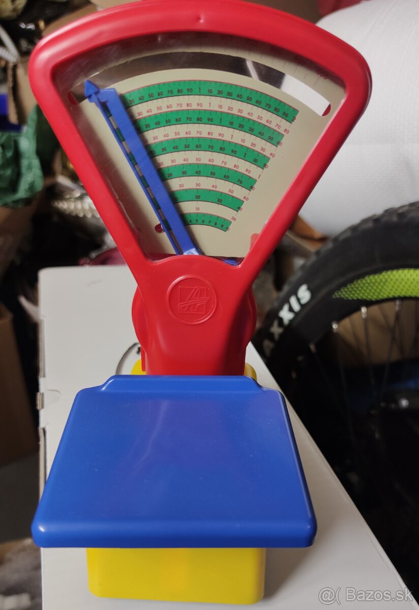 Retro staré hračky - autíčka, stolní hry, dětské pistolky - 10