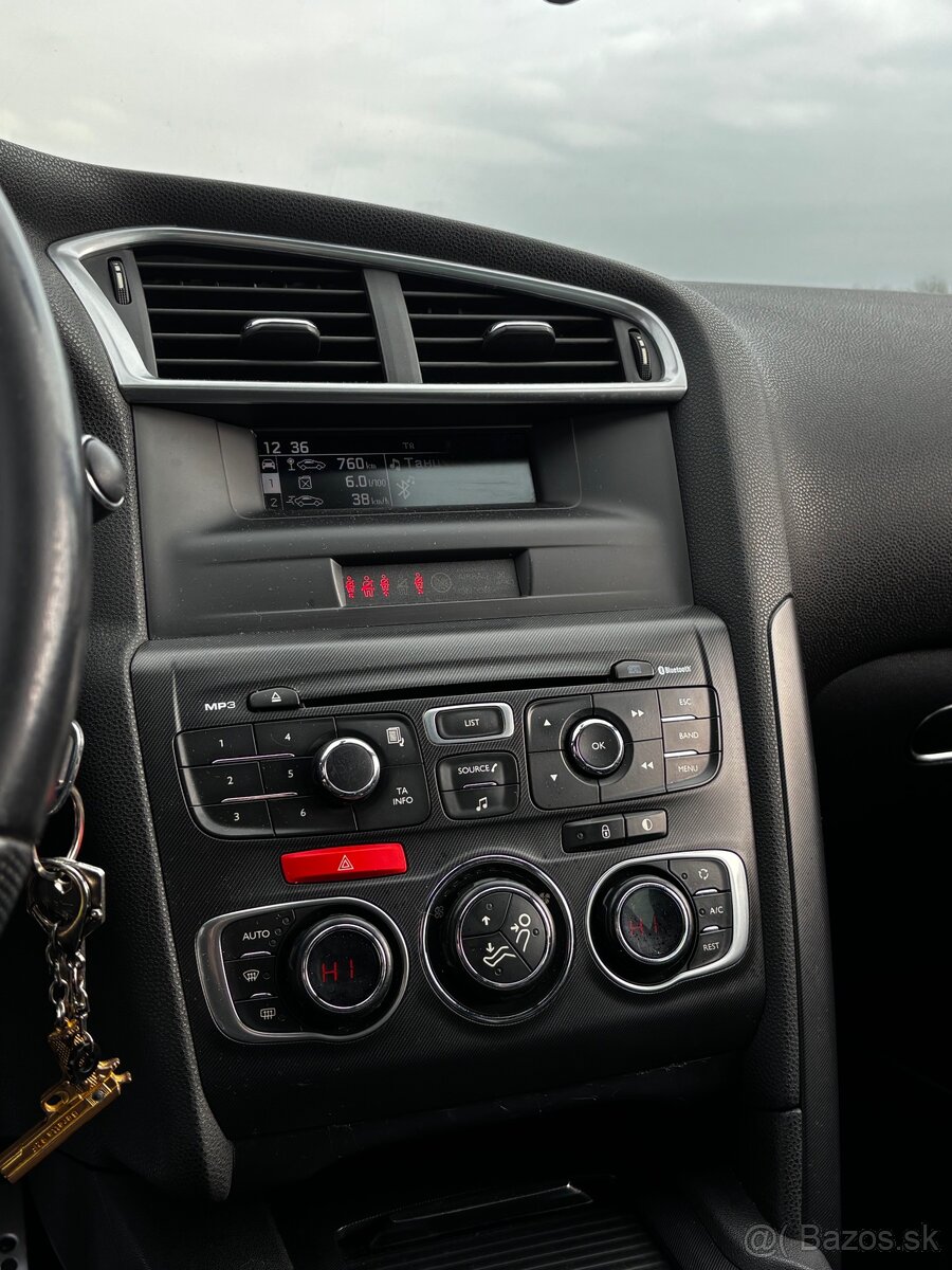 Citroën DS4 1.6 e-HDi - 10