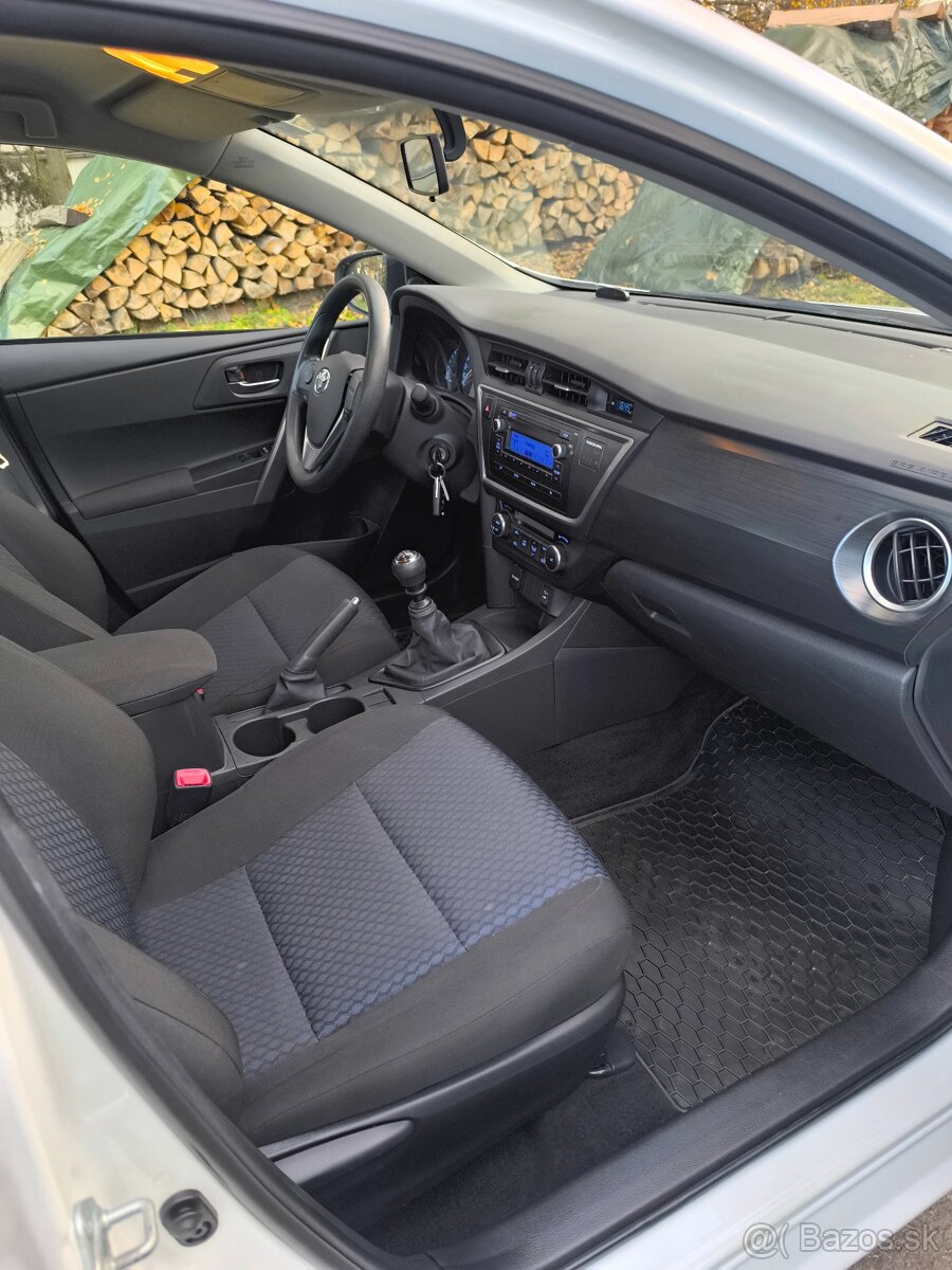 Toyota Auris Touring Sports 1.3 G - 10