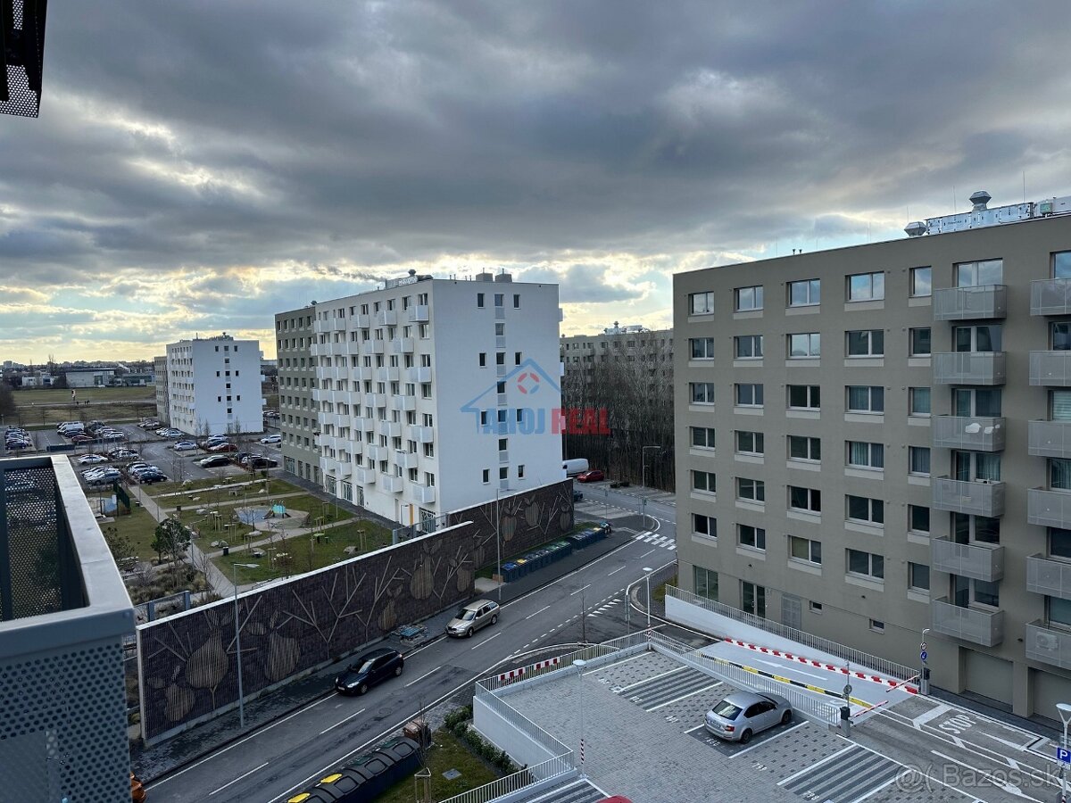 NOVO zariadený 1- IZBOVY BYT, parking, RUŽINOV - 10