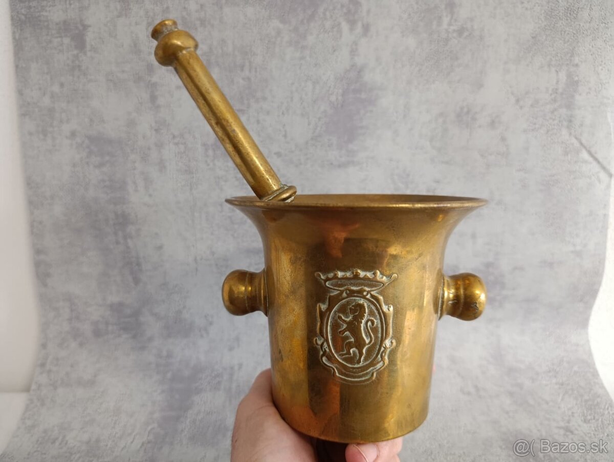 Starý mosazný mažiar s tloukem a erbem - 10