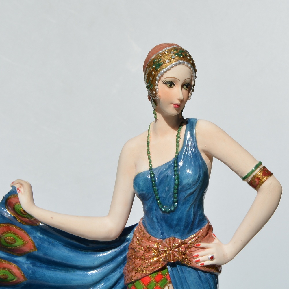 2 zberateľské sošky na drevenom podstavci - Tanečnice - 10