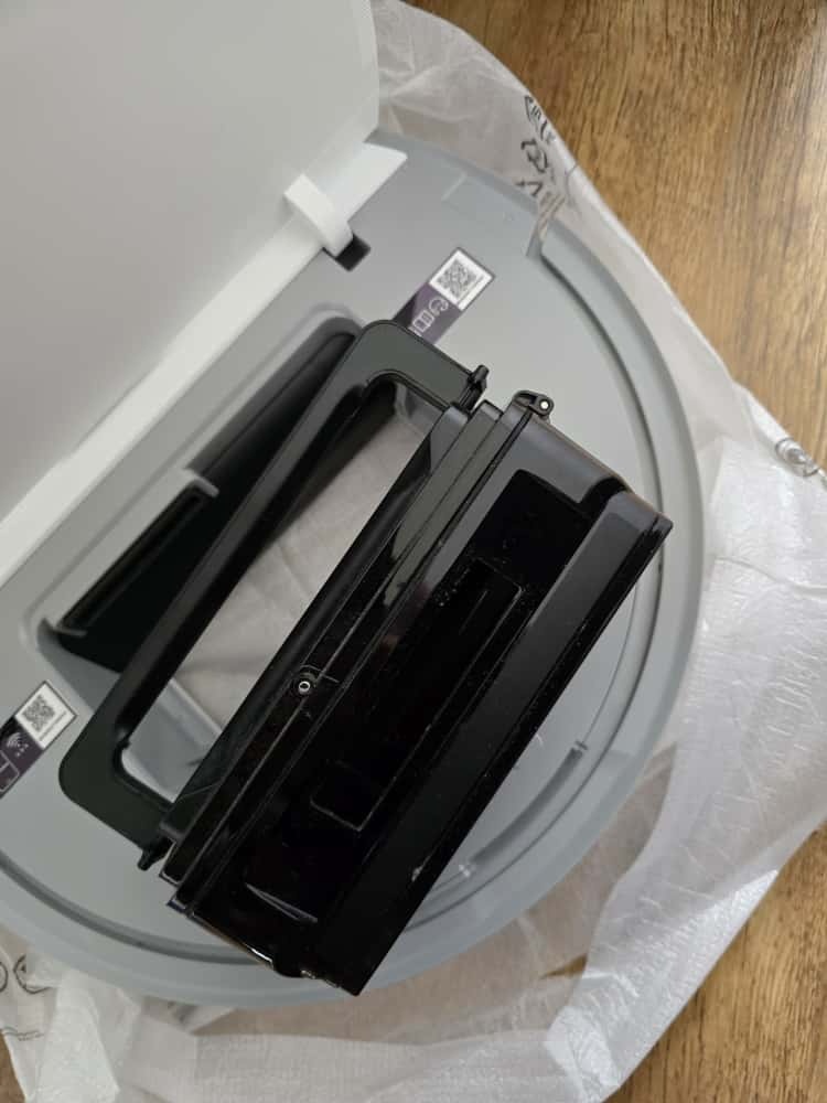 Predam roboticky vysavac Samsung Jet Bot VR30T80313W - 10