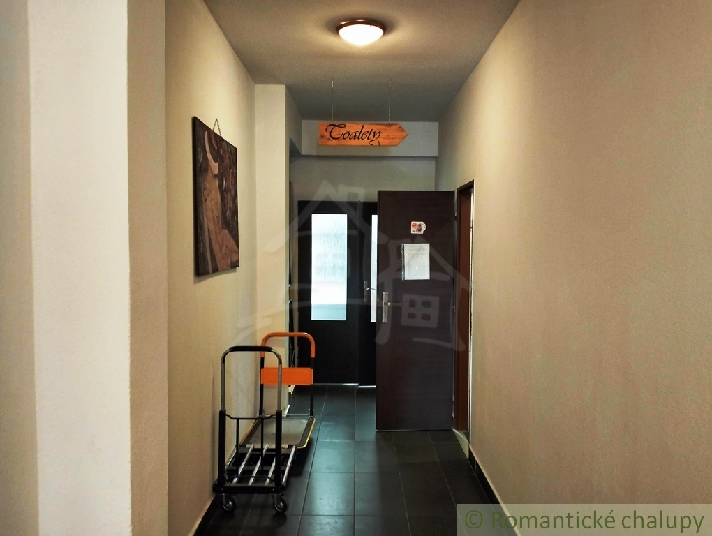 Dvojpodlažná polyfunkčná budova s bytmi, kanceláriou a pi - 10