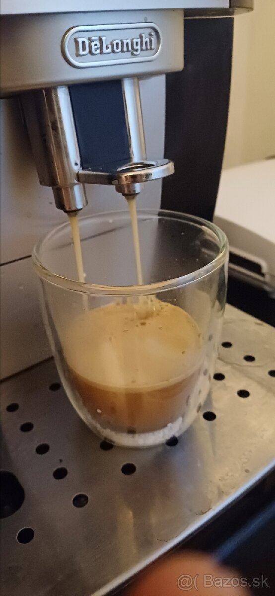 Predam DeLonghi Magnifica S - 10