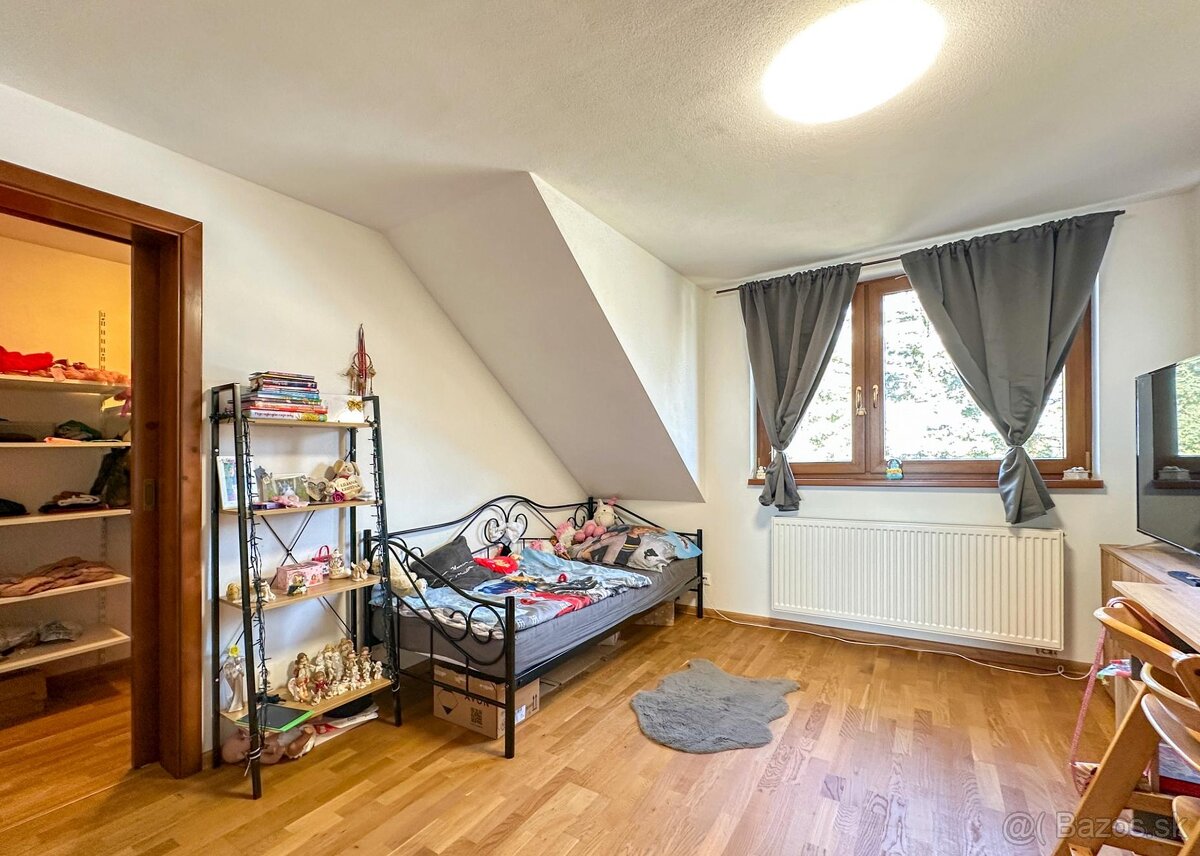 Krásny rodinný dom v meste Žarnovica (ul. P. Jilemnickéh - 10