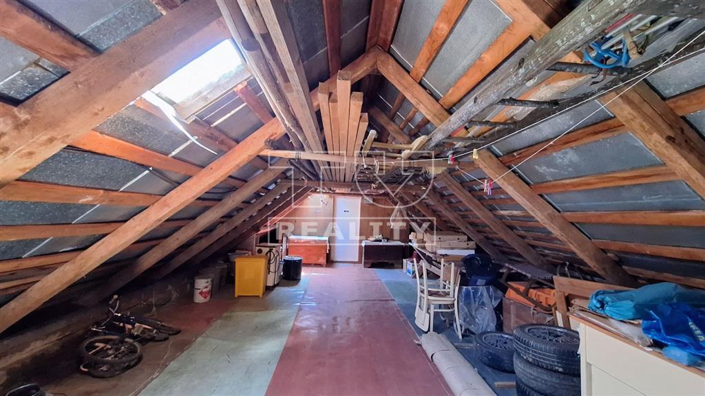 RODINNÝ DOM V OBCI LAZY POD MAKYTOU VO VÝHRADNOM... - 10