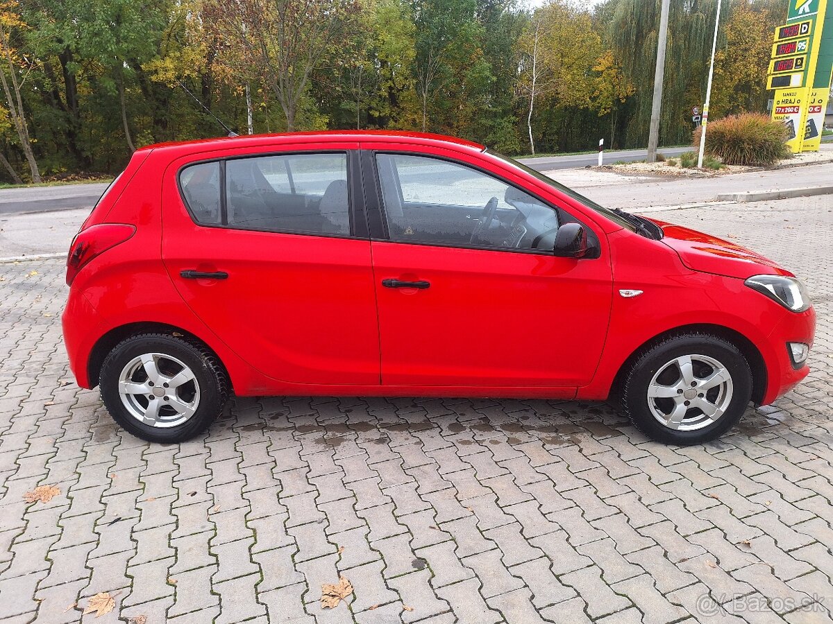 HYUNDAI I20 BENZIN ROK 2013 - 10