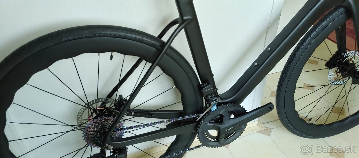 Kompletný karbónový cestný bicykel s elektronickým radením - 10