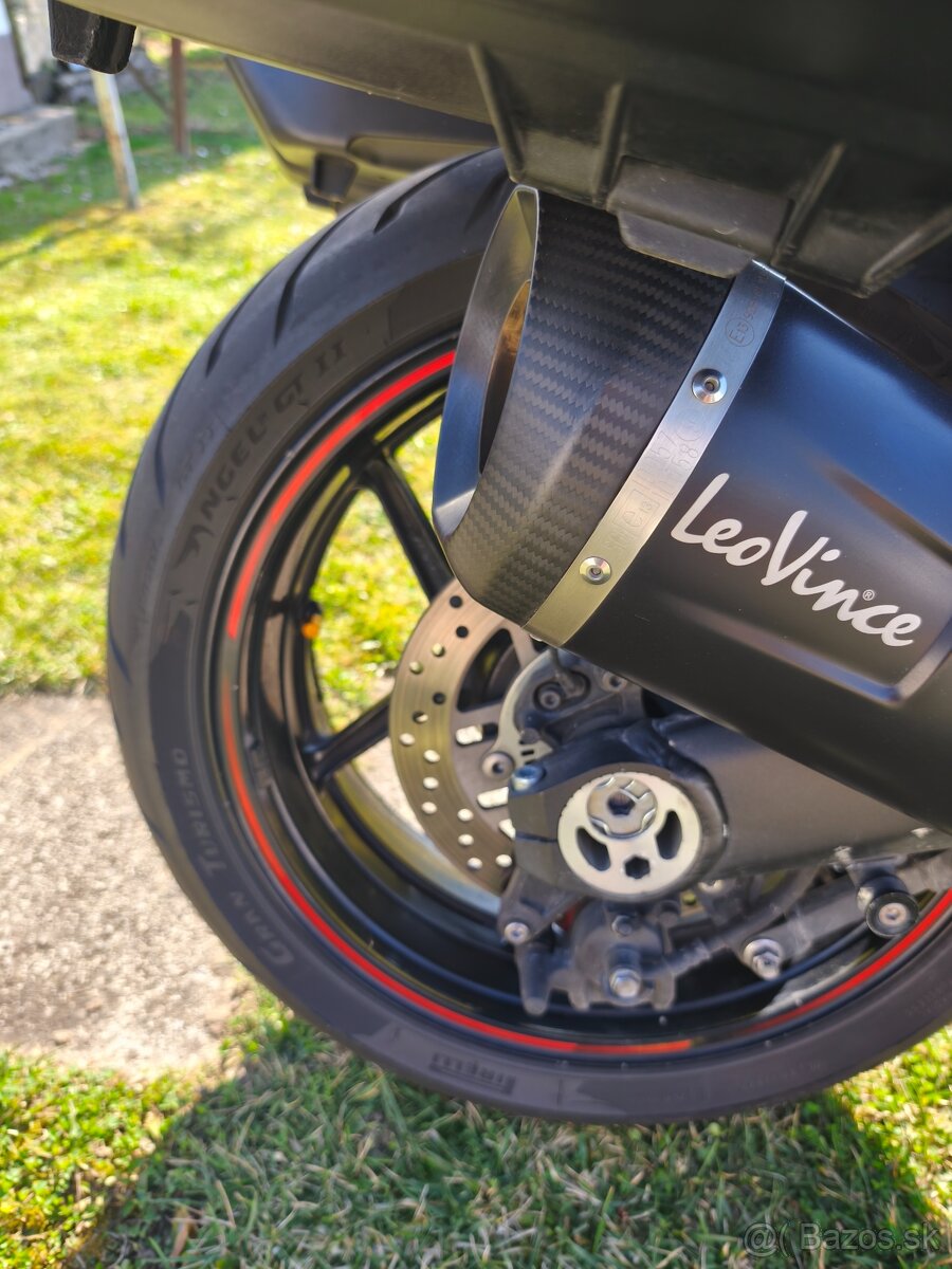 Kawasaki Ninja 1000SX - 10