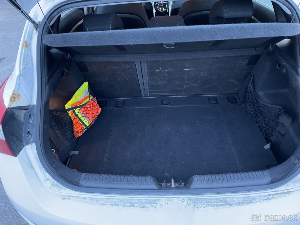 Hyundai i30 1,6 CRDI 2015 Hatchback - 10