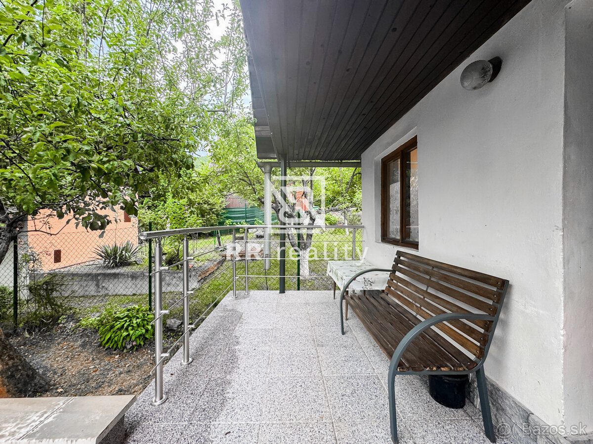 Sokoľ - murovaná chata so záhradou pri lese len 9km od Košíc - 10