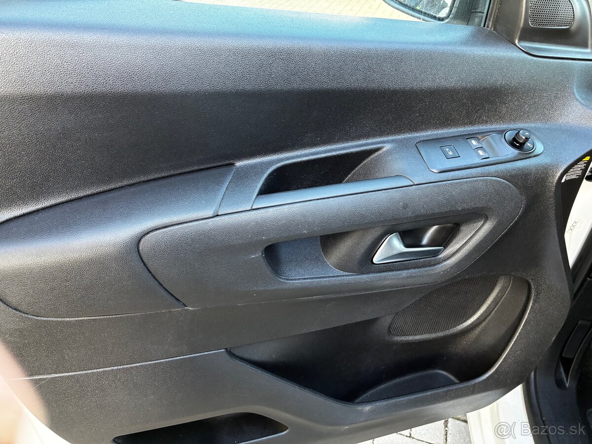 Opel combo e 1.5 cdti,75 kw,9/2019 - 10