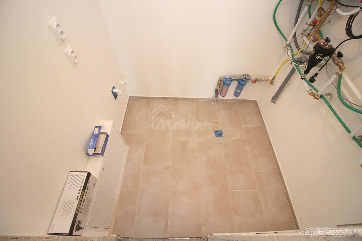 NOVOSTAVBA dokončená v obci Šišov poz.700m2 - 10