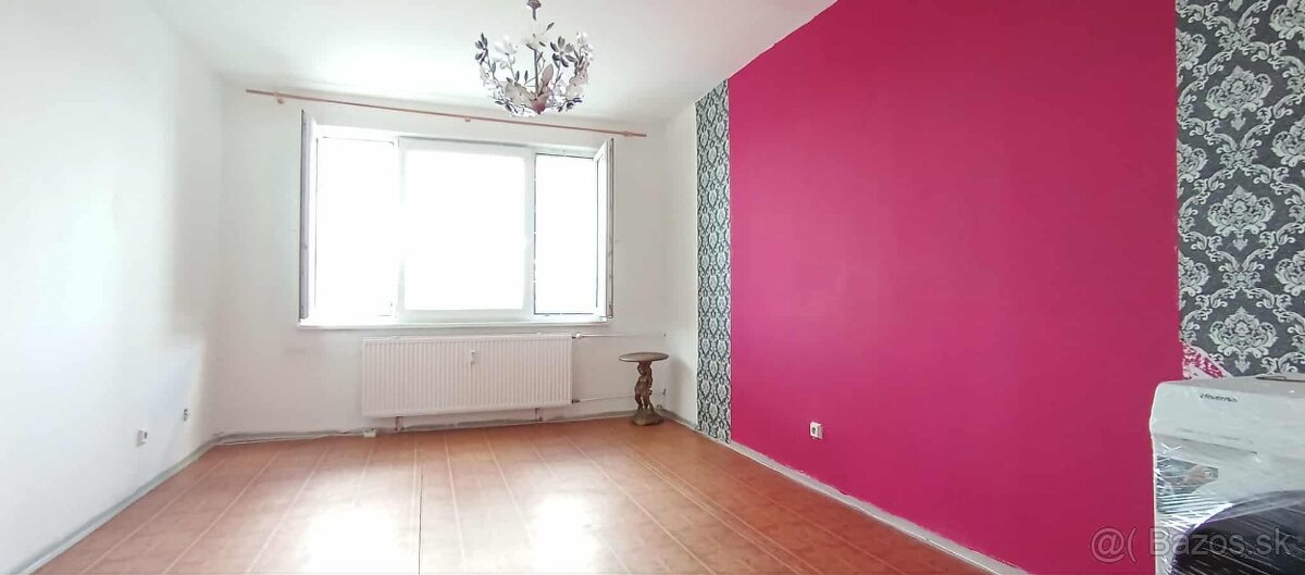 REZERVOVANÉ Moderný 3+1 Byt s balkónom v Lučenci - 10