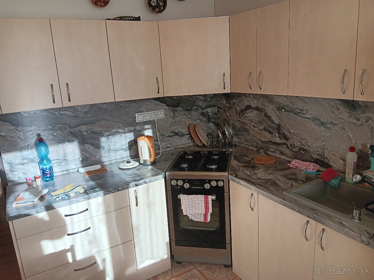 Na dlhodobý prenájom 4 izbový byt, Sečovce - 10