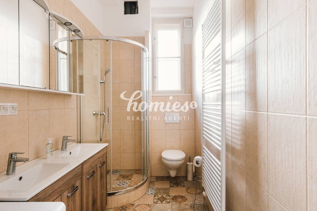 PRENÁJOM 3 izbový luxusný byt s parkovaním, záhradou, centru - 10