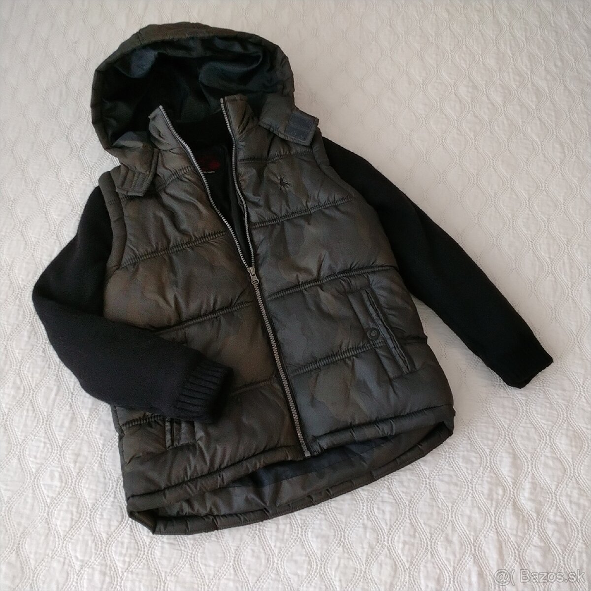 Teplá maskáčová hybridná army puffer bunda/vesta s kapucňou - 10