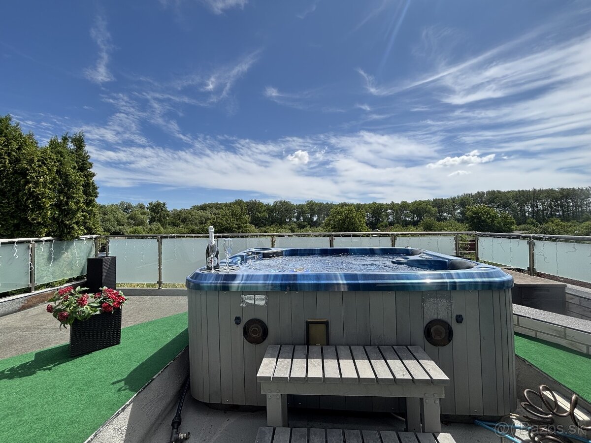 PREDAJ, NADŠTANDARDNÝ RODINNÝ DOM, SVIT - 10