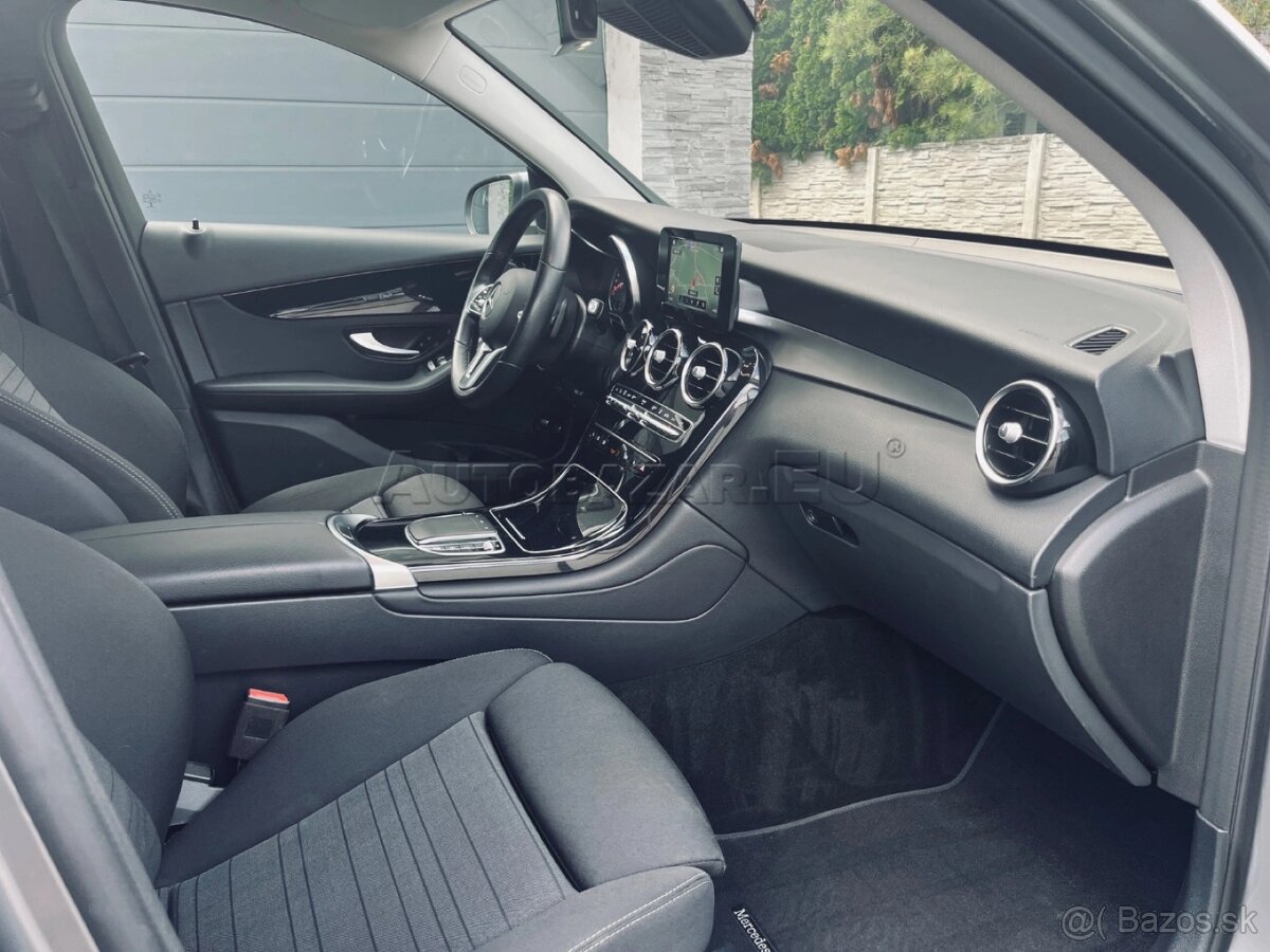 Mercedes-Benz GLC SUV 300 e 4MATIC A/T - 10
