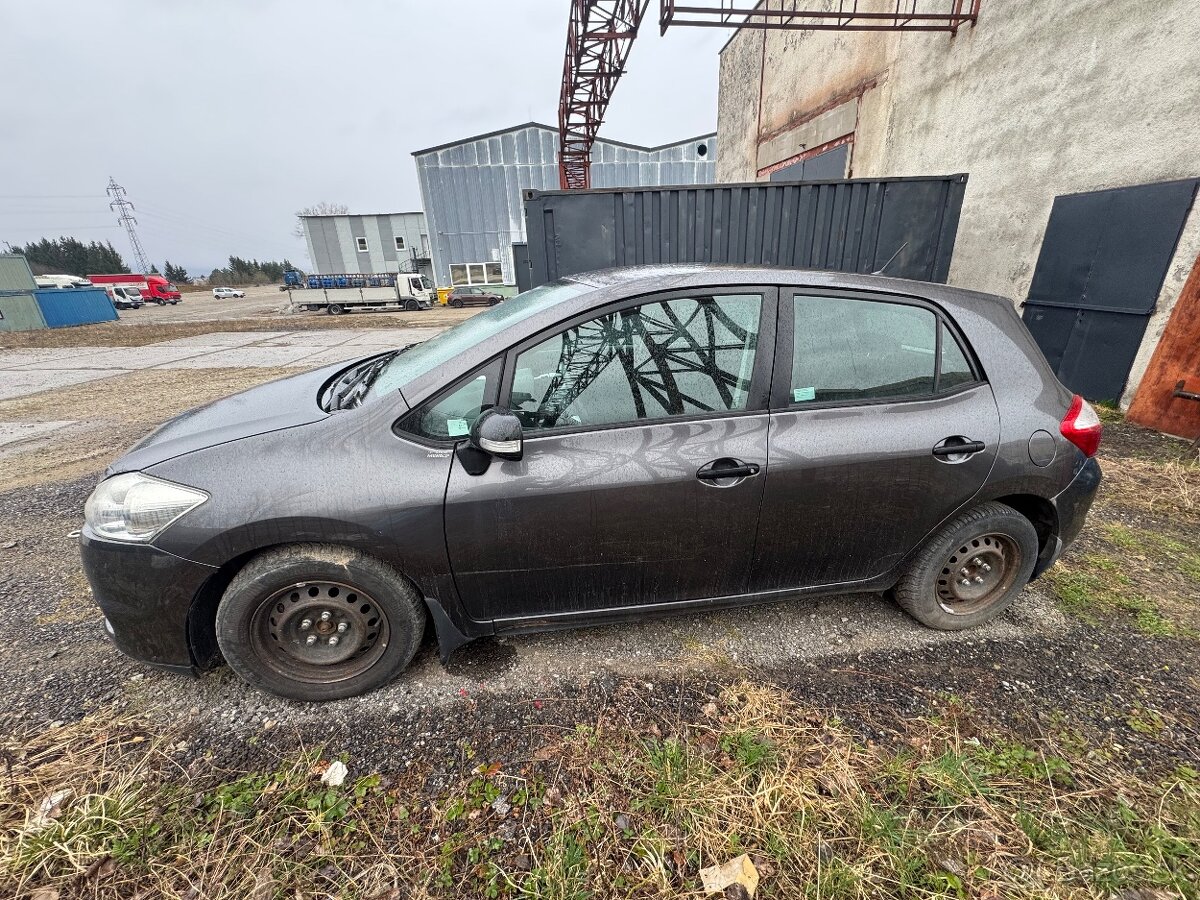 Toyota auris 2010 - 10