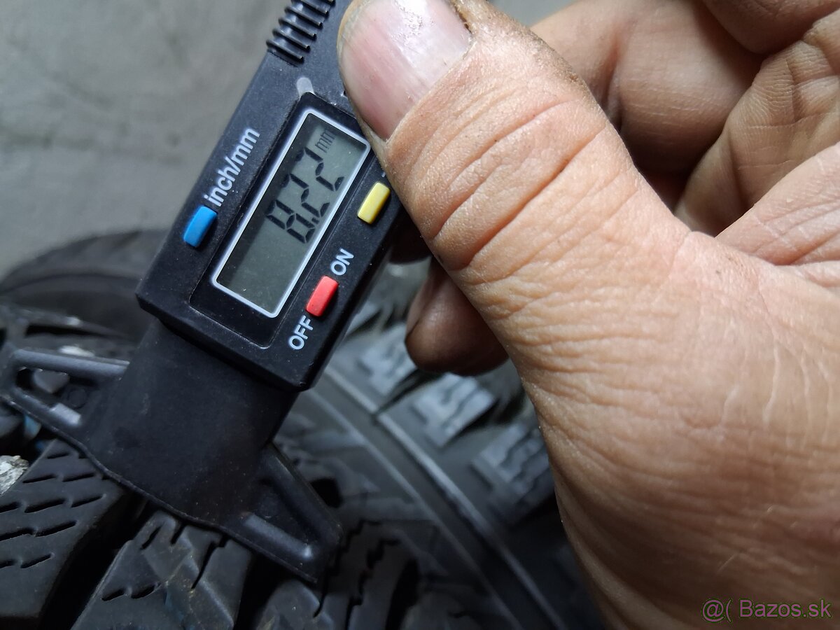 Nokian 215/55 R17 - 10