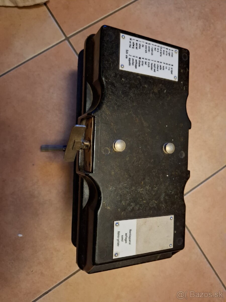 Vojenský telefón - 10