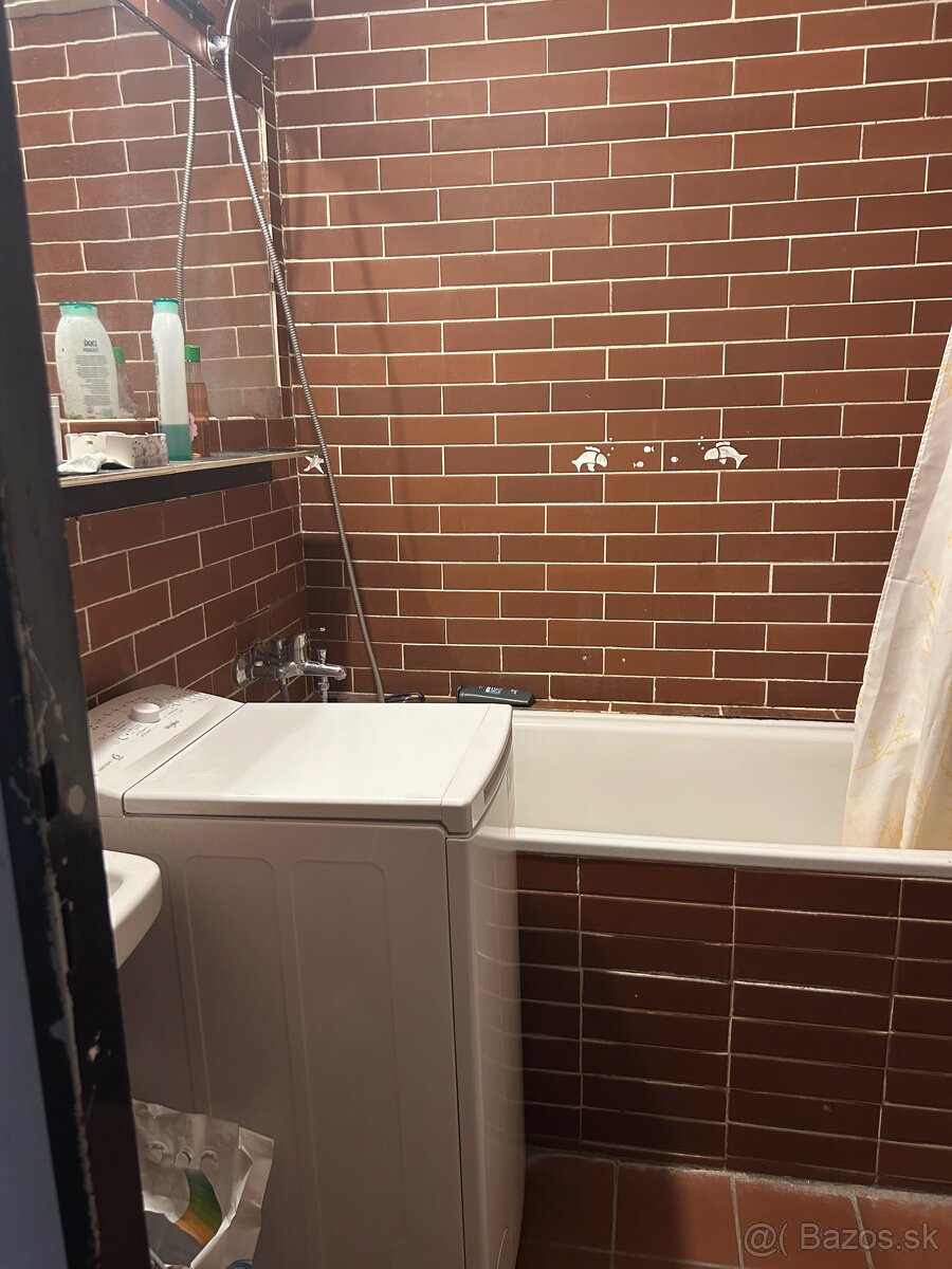 Prenájom 1i v 3izbovom byte - 10