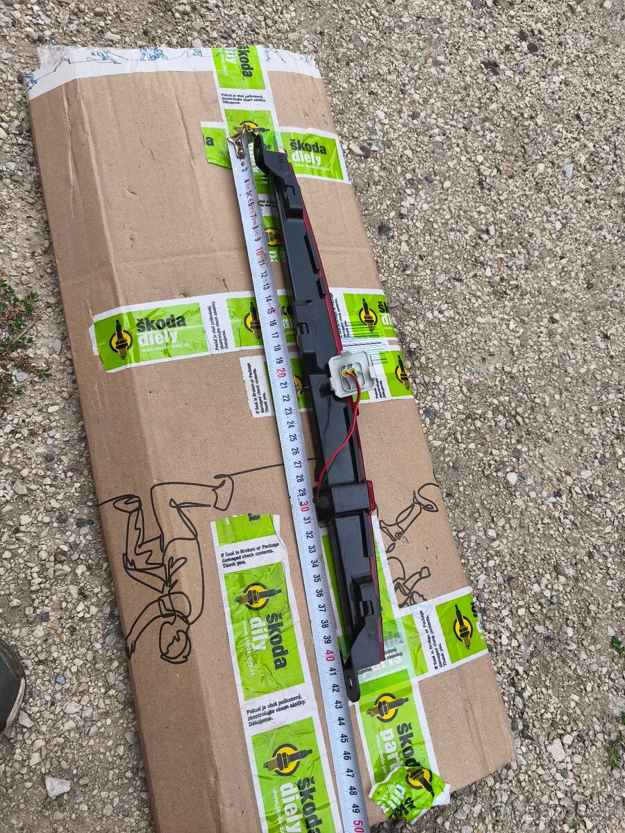 Tretie brzdové svetlo Mercedes GLC , E class , GLA ,Vito - 10