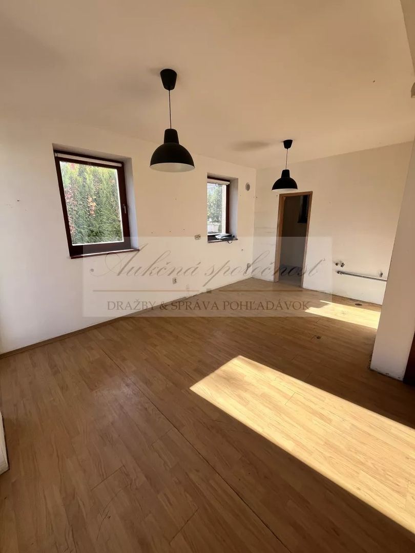 Priestranný rodinný dom na priamy predaj v obci Nová Dedinka - 10