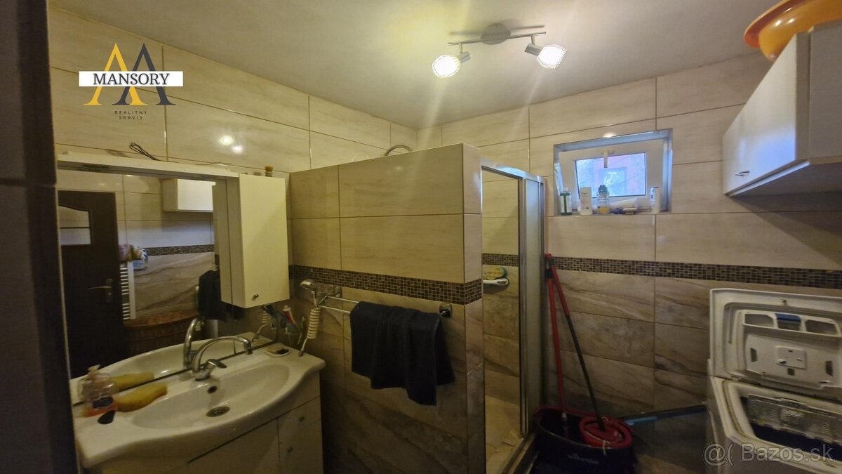 Na predaj priestranný 6-izbový rodinný dom s veľkým pozemkom - 10