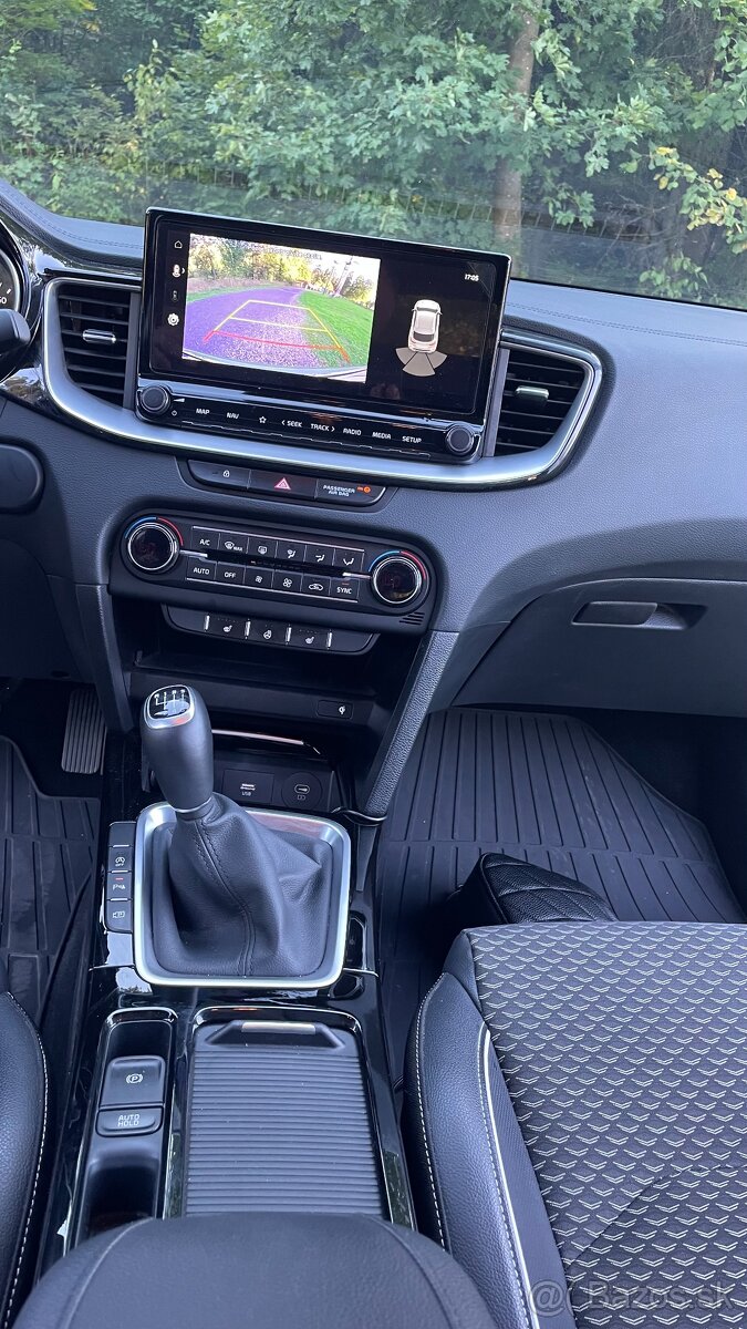 KIA XCEED 1.5 T-GDi GOLD 118 kw - 10