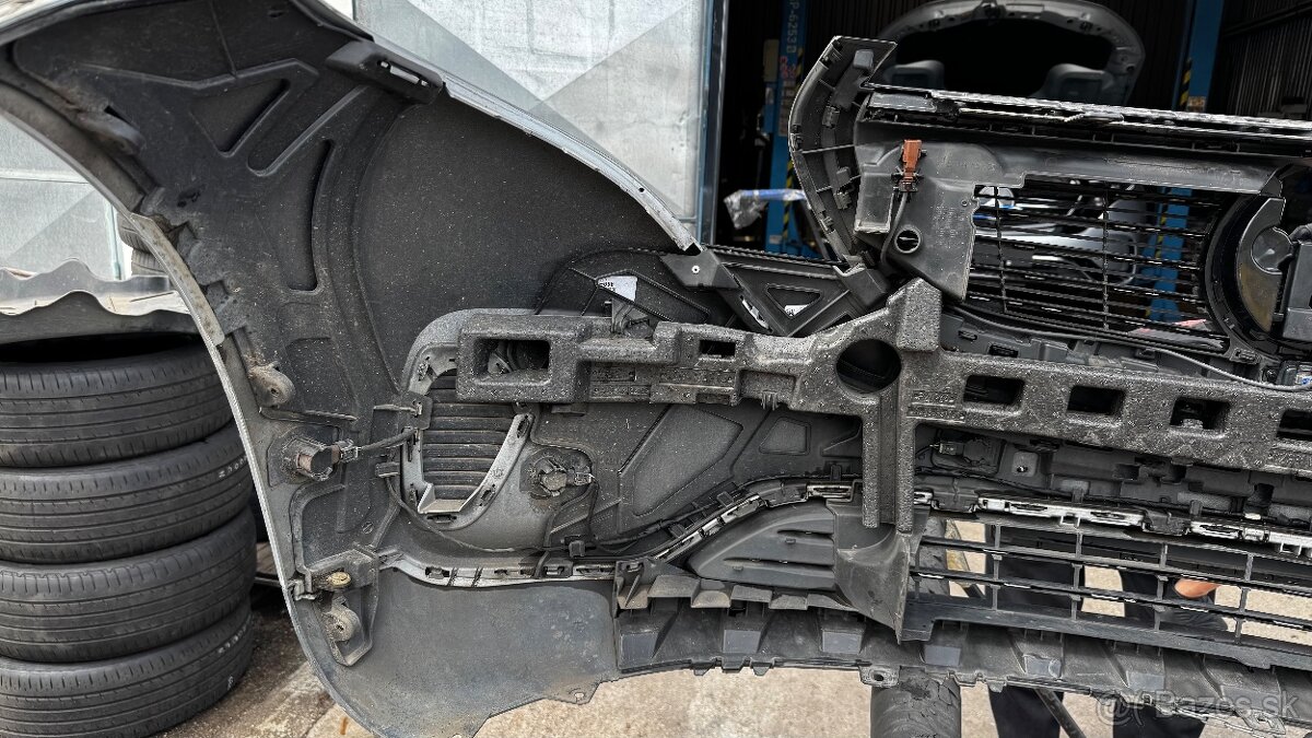 Mercedes EQC predný nárazník maska - 10