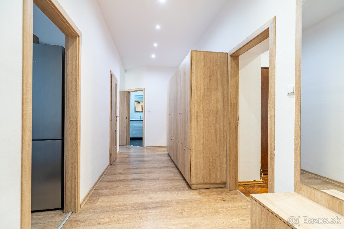 Priestranný 2-izbový byt po kompletnej rekonštrukcii v centr - 10