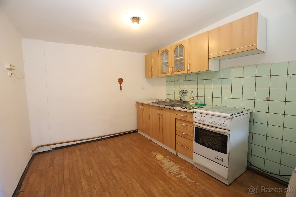 4 izbový rodinný dom s garážou v obľúbenej lokalite "západ - 10