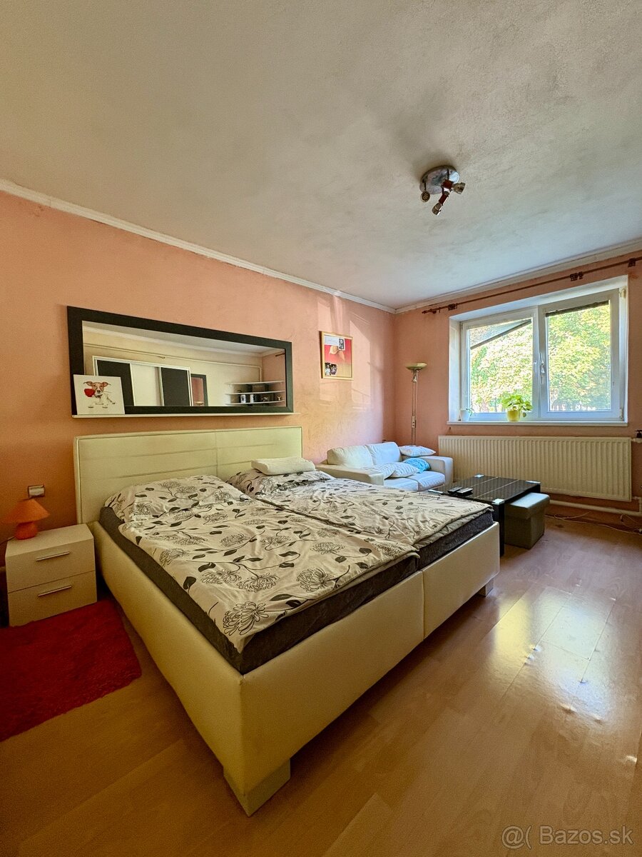 DOM, OPROTI PARKU, KDE ZAČÍNA NOVÝ PRÍBEH - 10