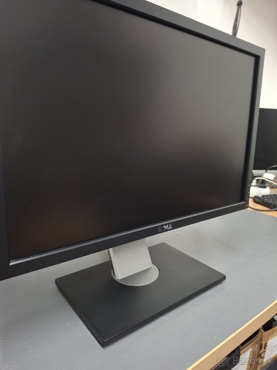 Predám LCD monitor Dell P2210F - 10