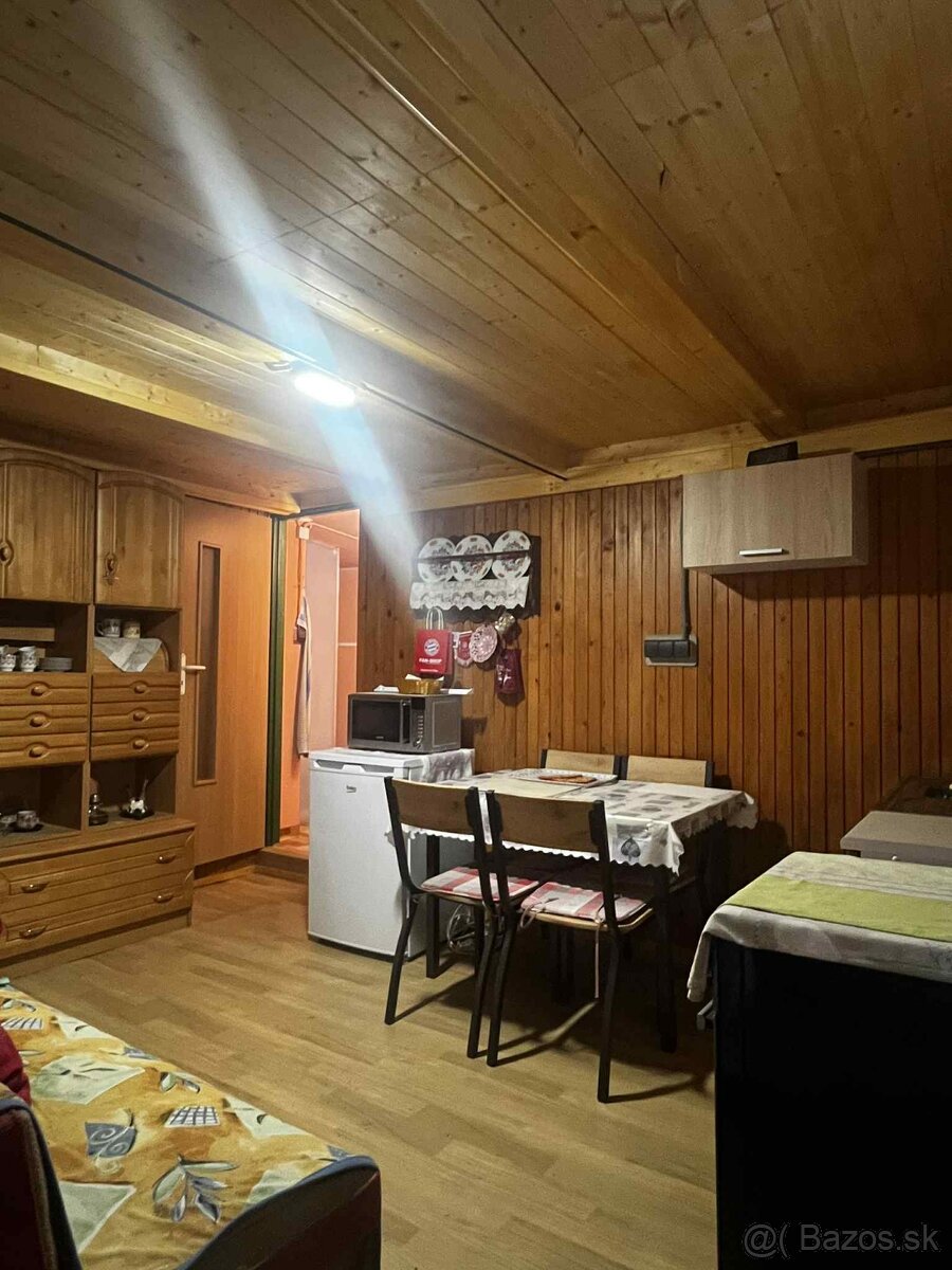 PREDAJ - CHATKA nad priehradou Lipovina - 10