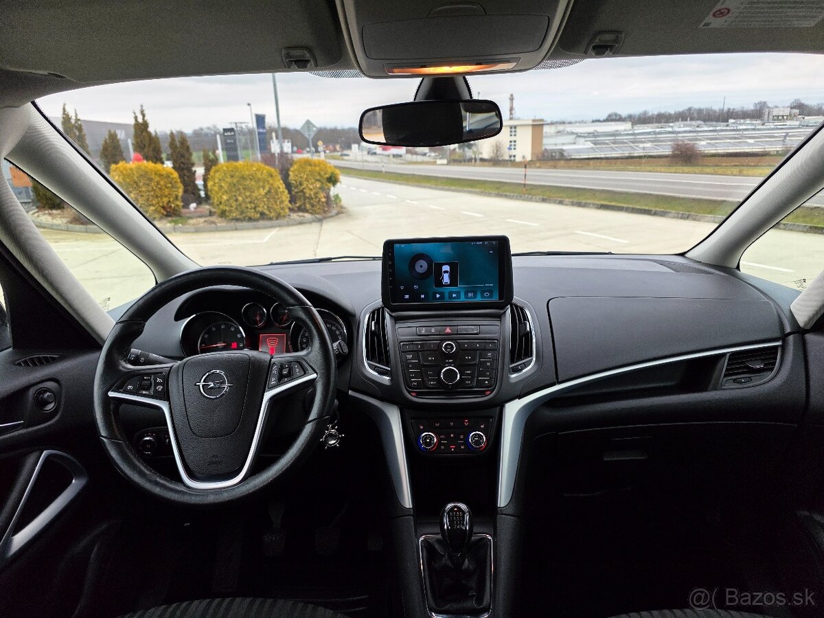 Opel Zafira 1,4benzín 2012 - 10